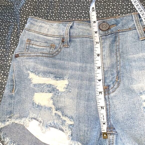 RSQ Jeans Venice Mid Rise Distressed Denim Shorts Size 3 - Picture 7 of 9
